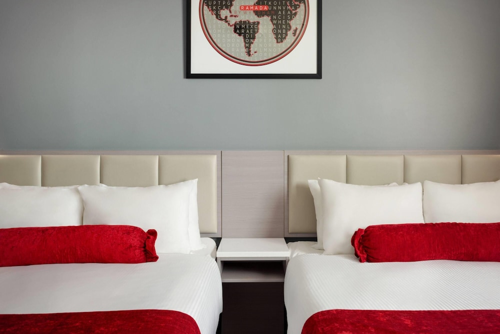 Ramada by Wyndham West Edmonton Hotel & Suites 24/45