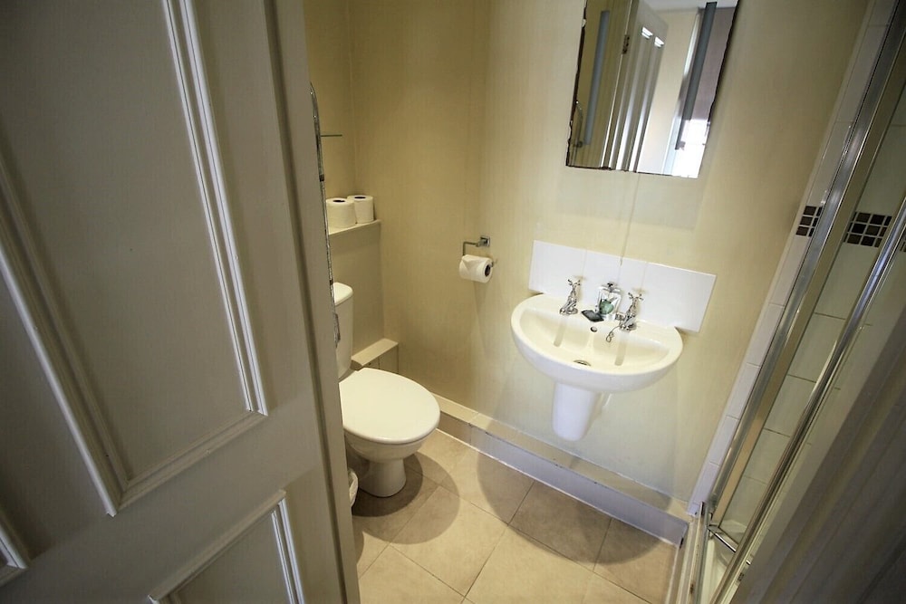 The Saracens Head Hotel 32/37