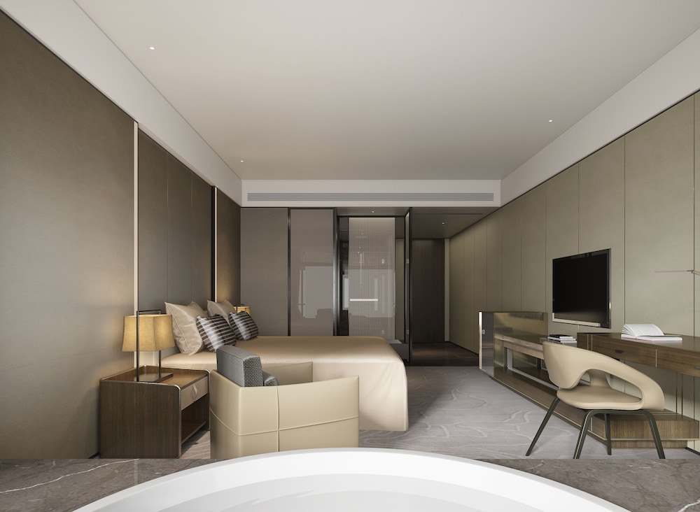 Superise Hotel 35/40