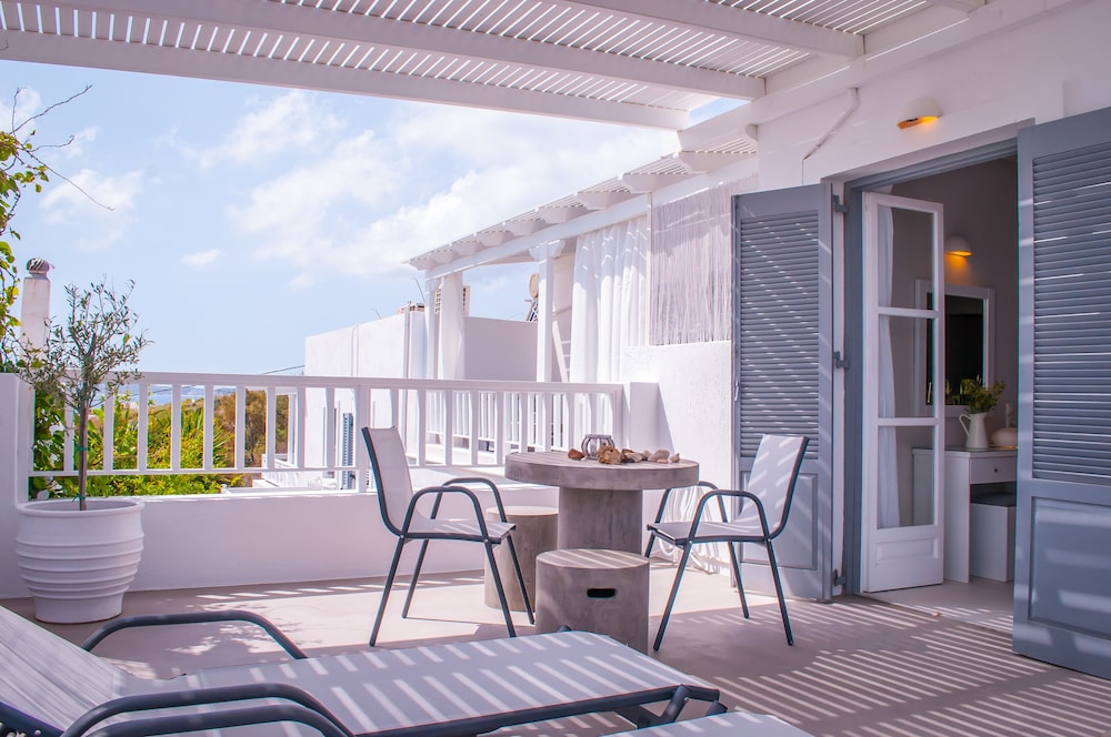 Milos Bay Suites 17/50