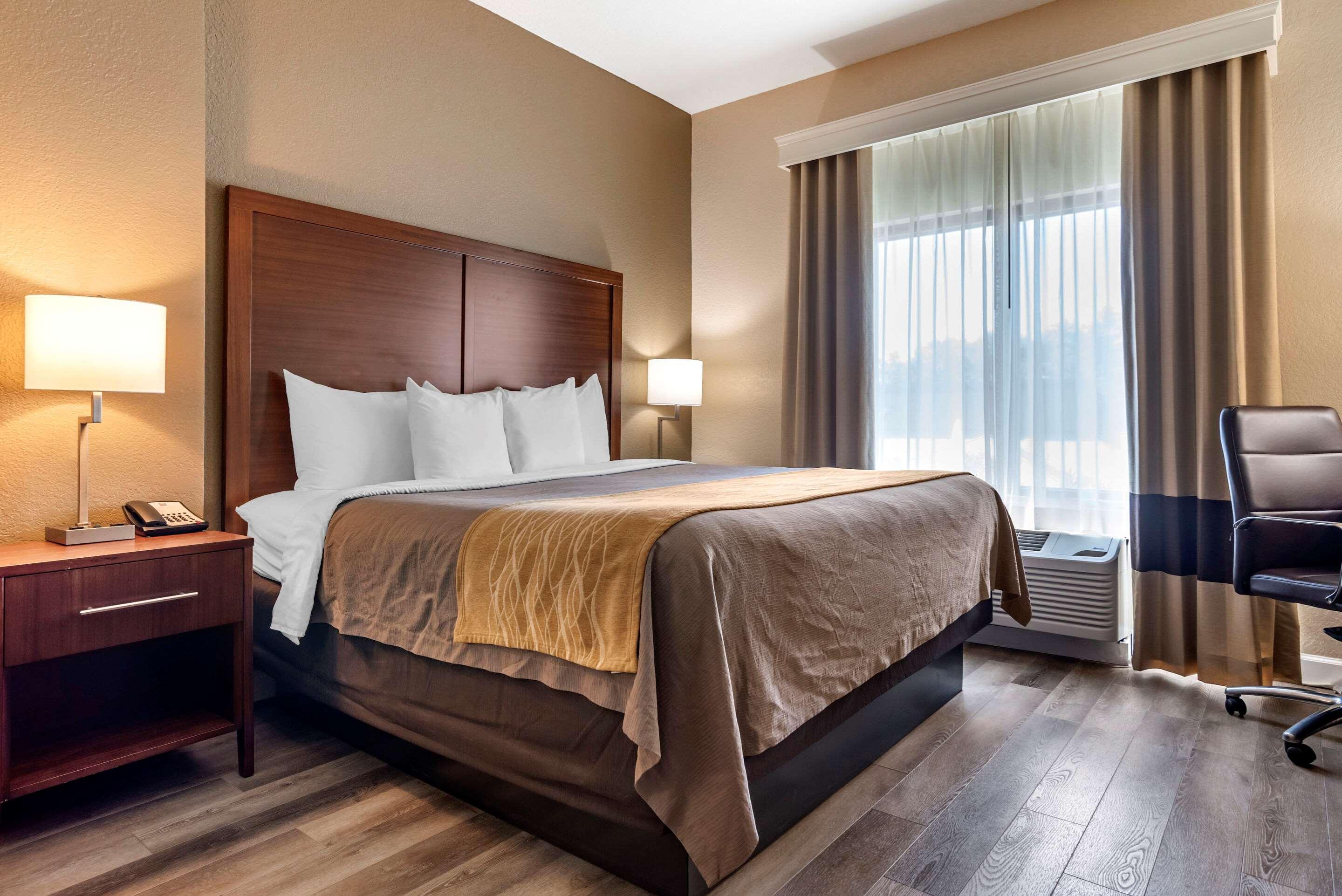 ROOM, KING BED