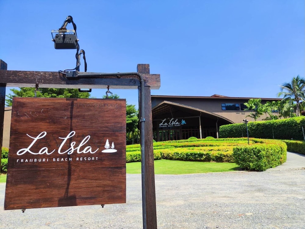 La Isla Pranburi Beach Resort 46/50