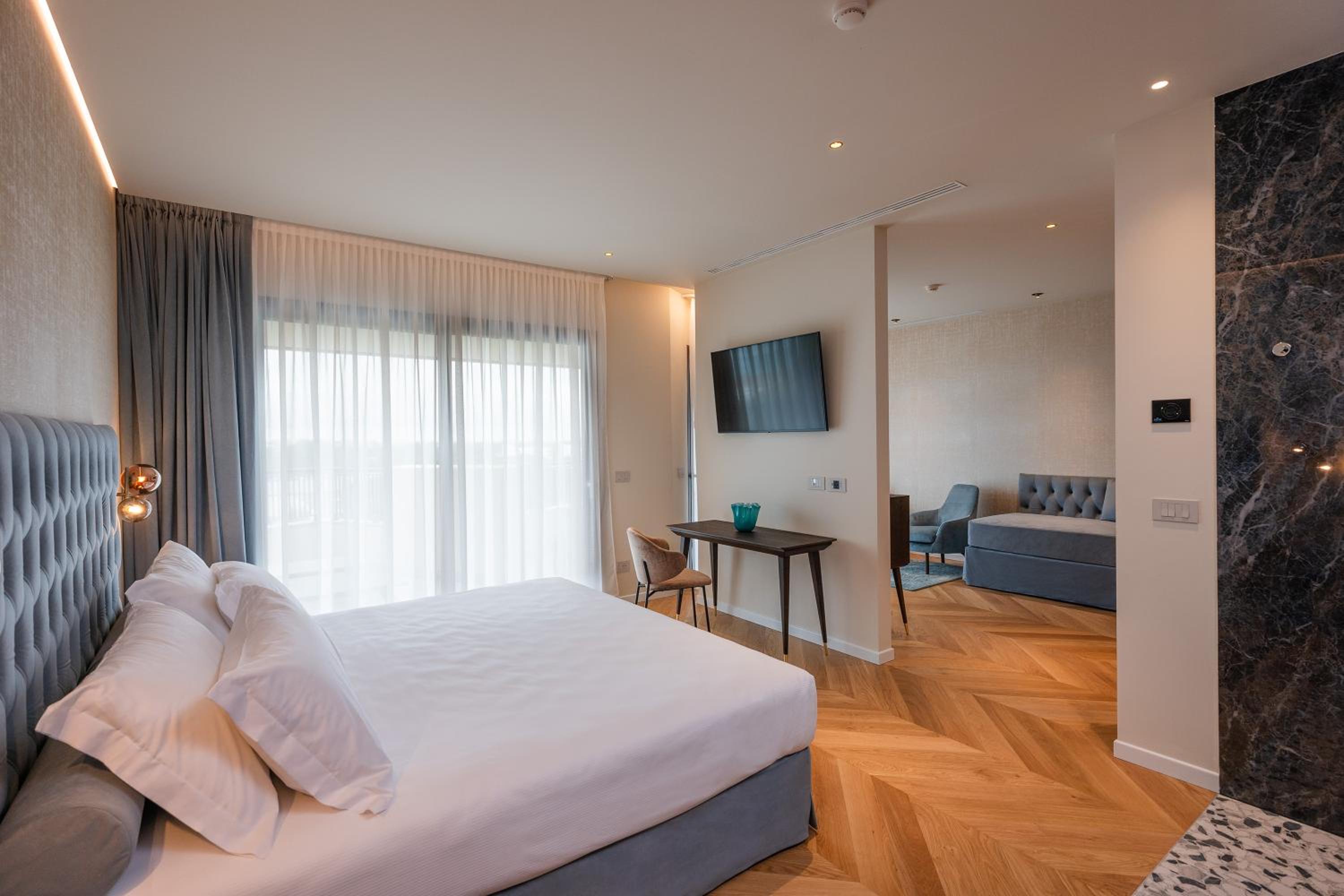 Suite, Sea View