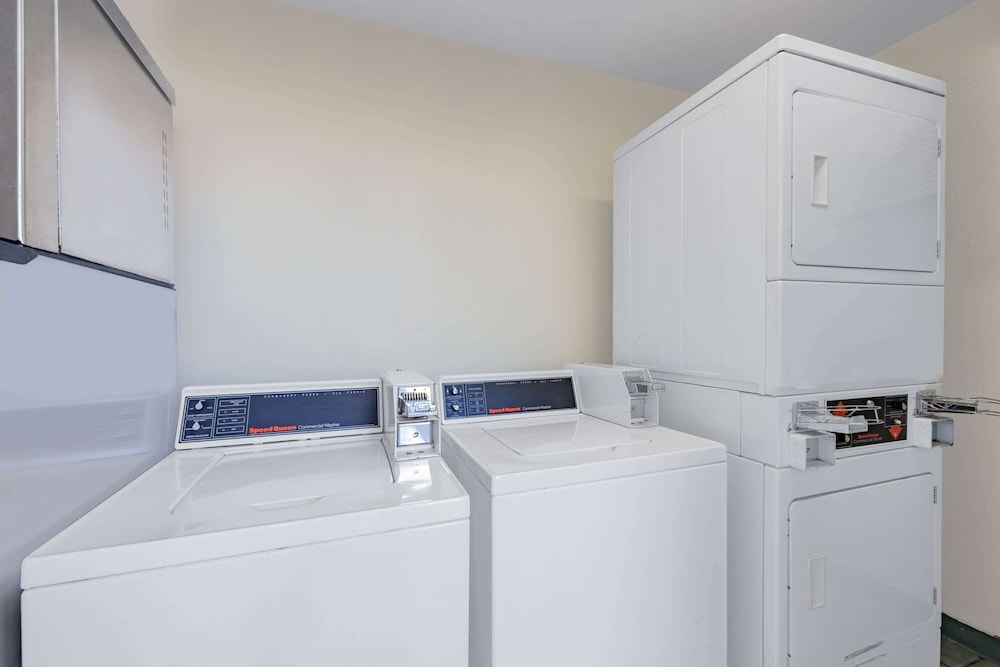 Travelodge by Wyndham Miles City 23/60