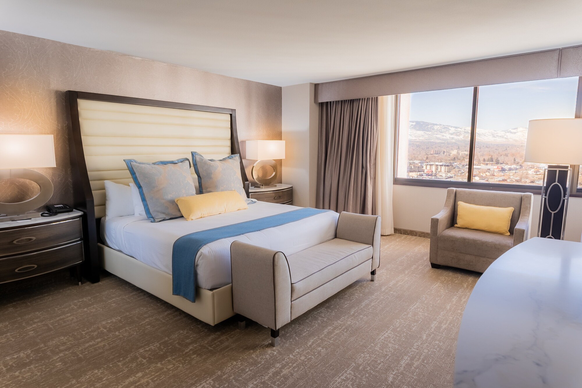 Sierra, King Bed, Pool View