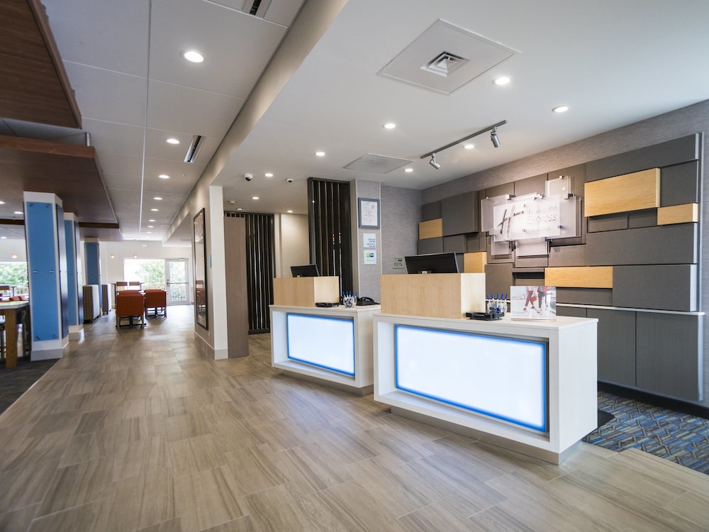 Holiday Inn Express & Suites Southaven Central - Memphis 8/53