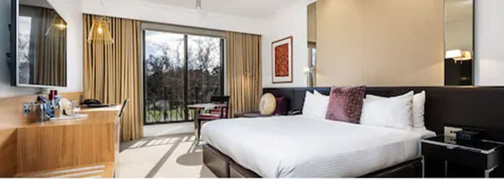 Royce Hotel 15/60
