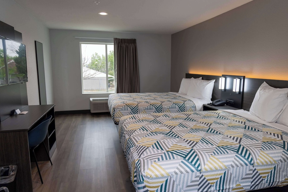 STANDARD, 2 QUEEN BEDS