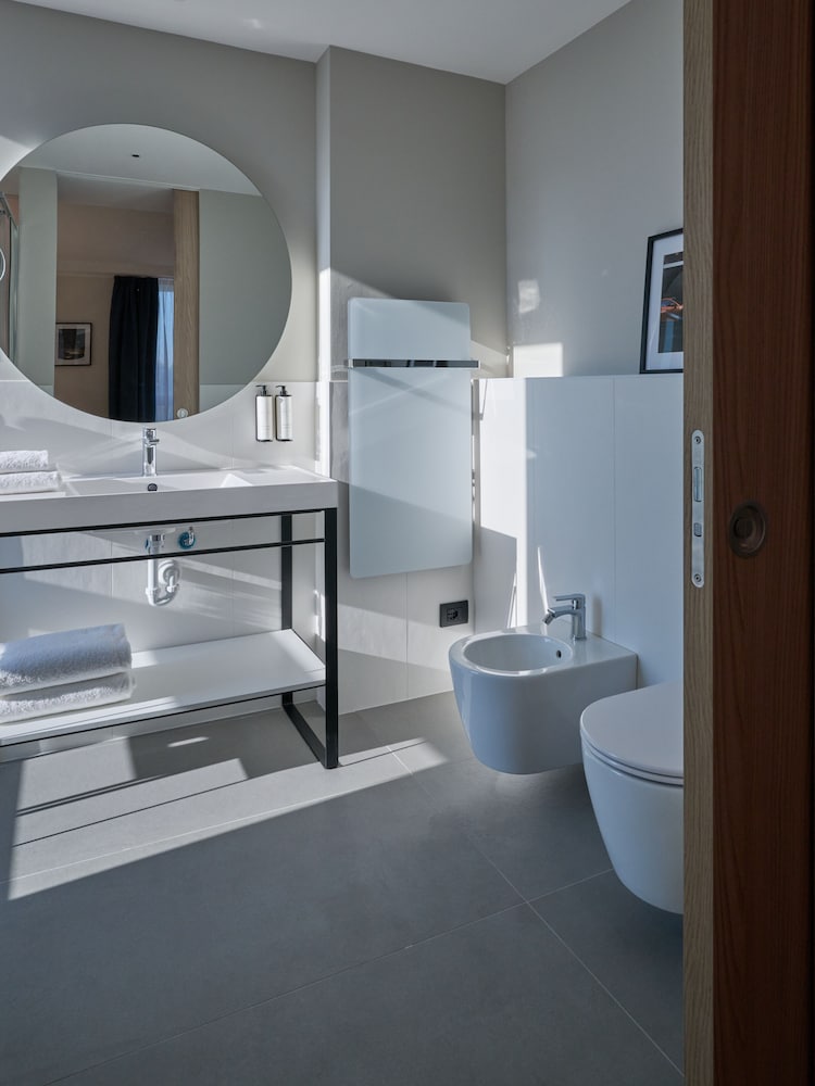 STANDARD HOTEL RAFFAELLO 23/25