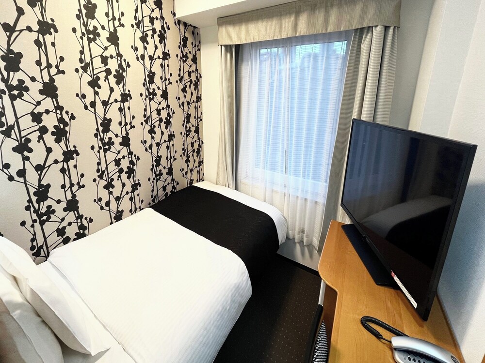 ROOM, SINGLE