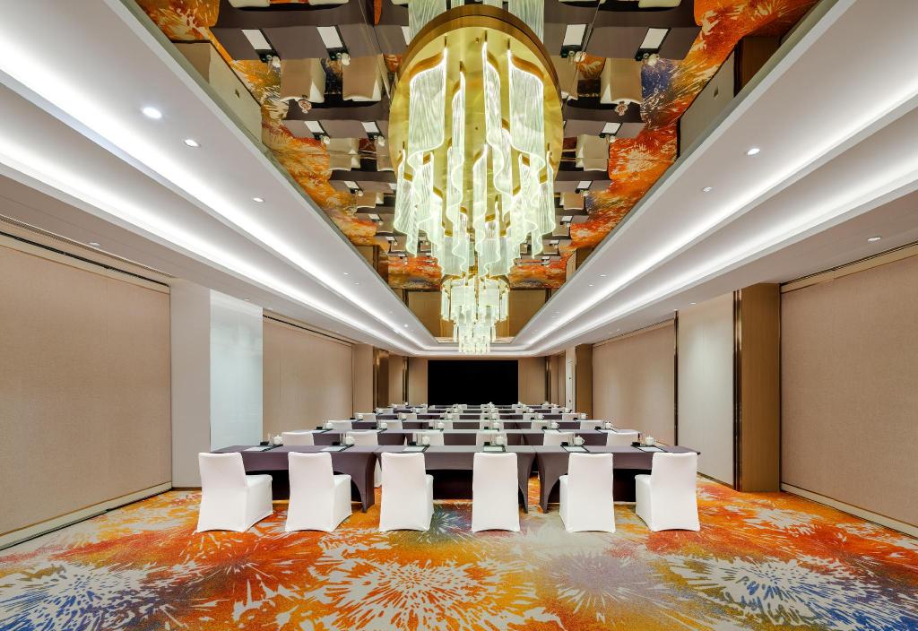 Grand Mercure Wuxi Huishan 63/76