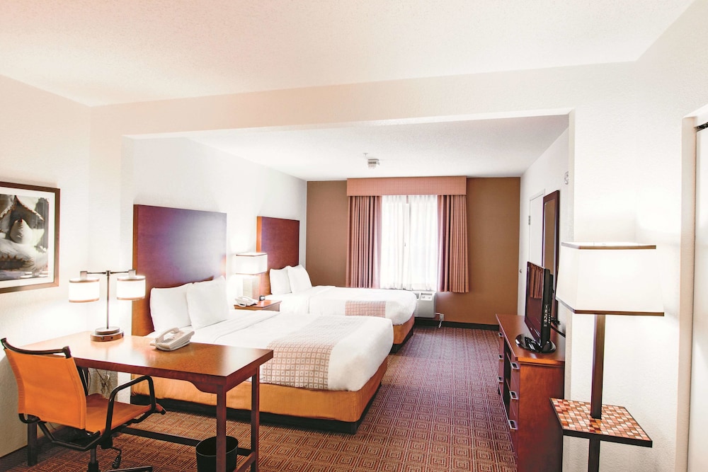 La Quinta Inn & Suites by Wyndham Bannockburn-Deerfield 7/56