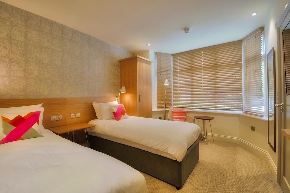 SIMPLY, TWIN BEDS