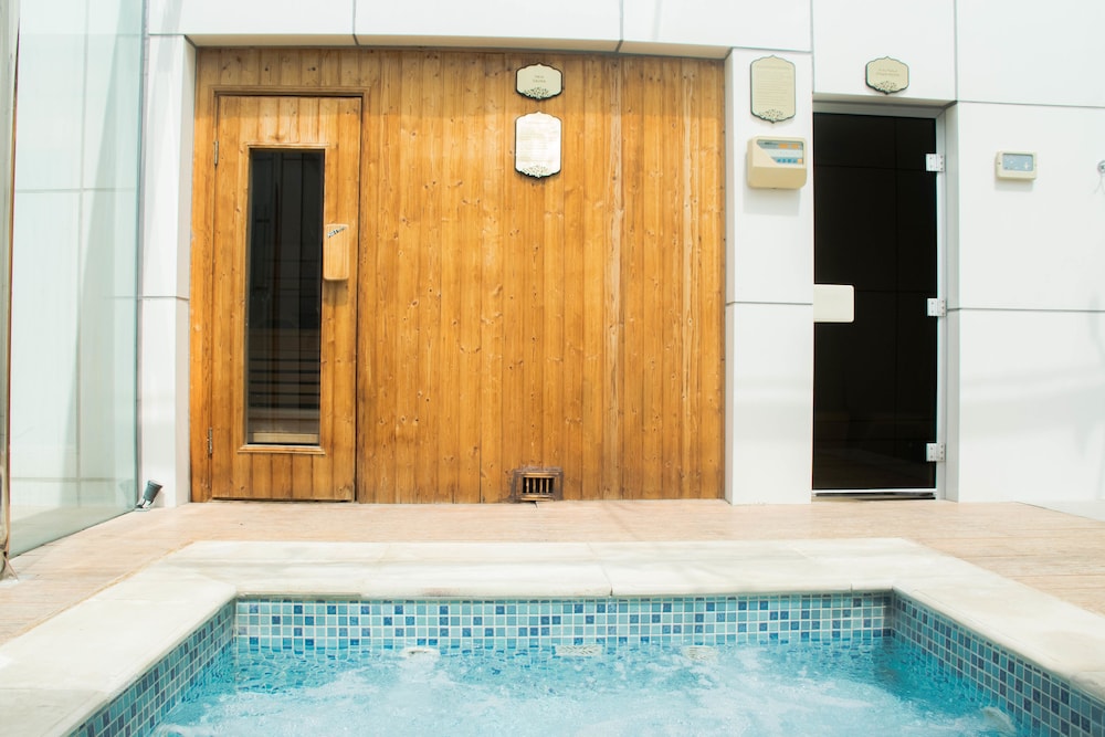 swimming pool spa
