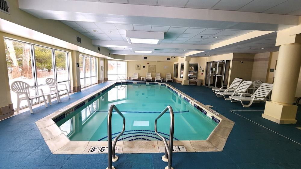 Comfort Inn & Suites Mount Pocono 26/50