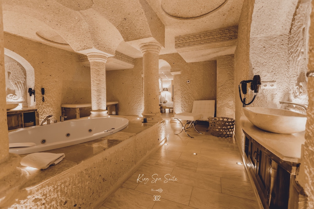 Nino Cave Suites 18/50