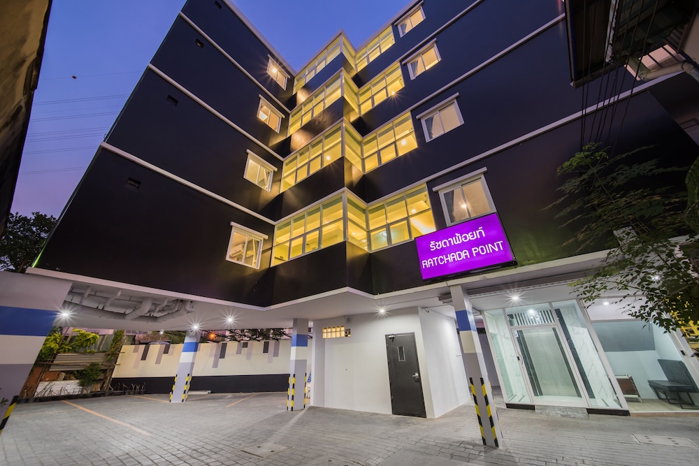 Ratchada Point Hotel 4/57