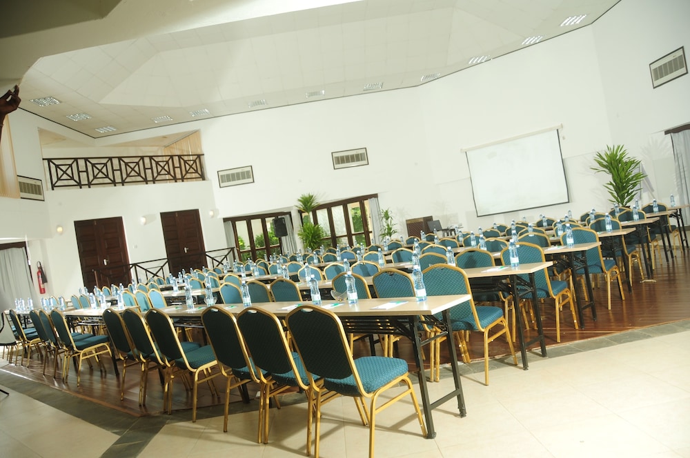 Jacaranda Indian Ocean Beach Resort 28/40