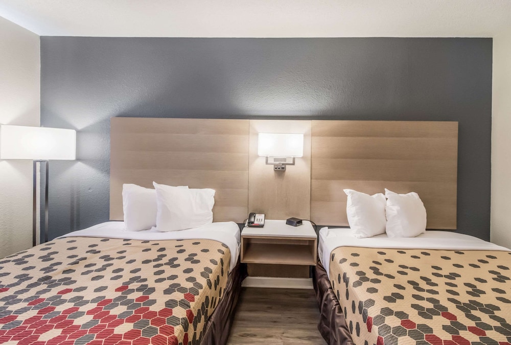 Econo Lodge Cherry Point 14/43