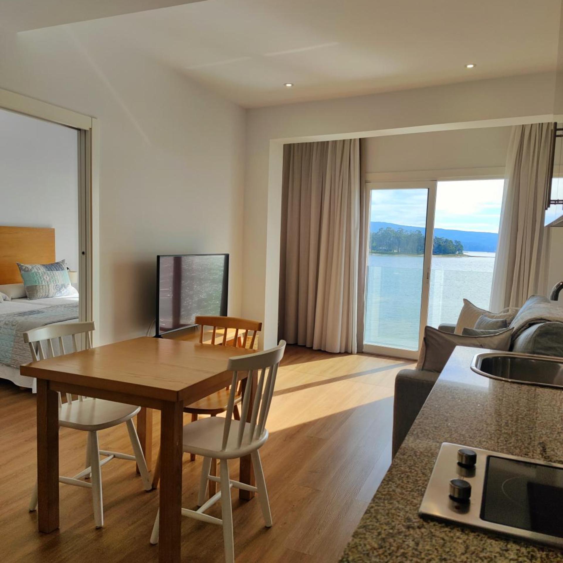 APARTAMENTOS LA TOJA 26/30