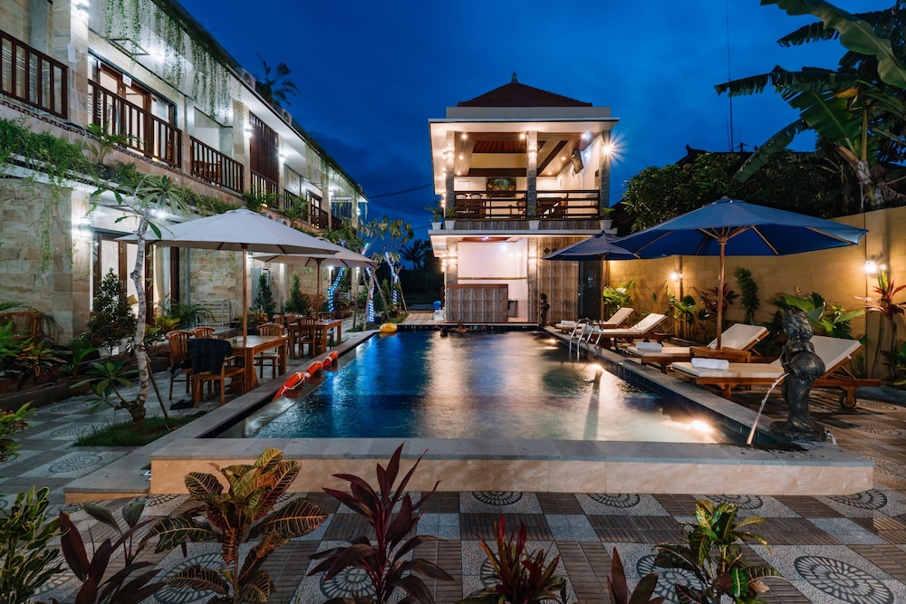 Sari Nusa Inn 12/16