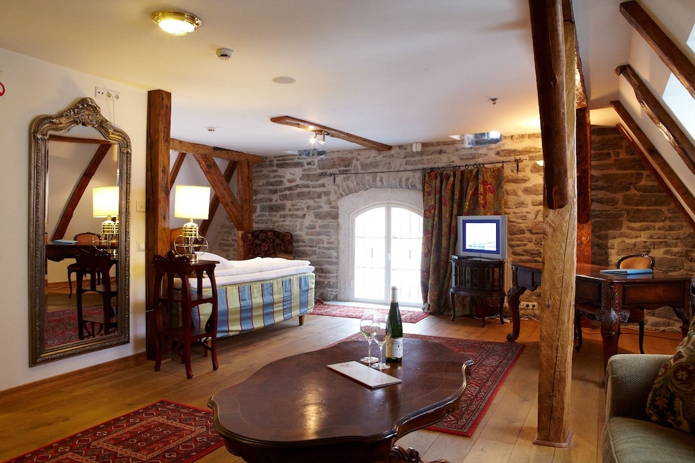 Cru Hotel 3/74