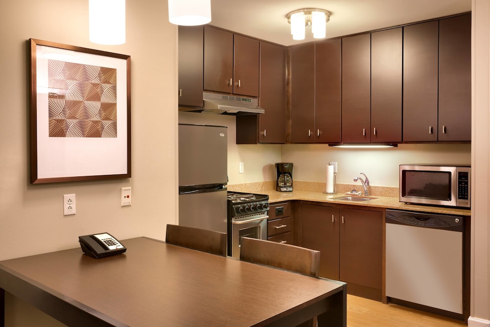 TownePlace Suites by Marriott Omaha West 32/34