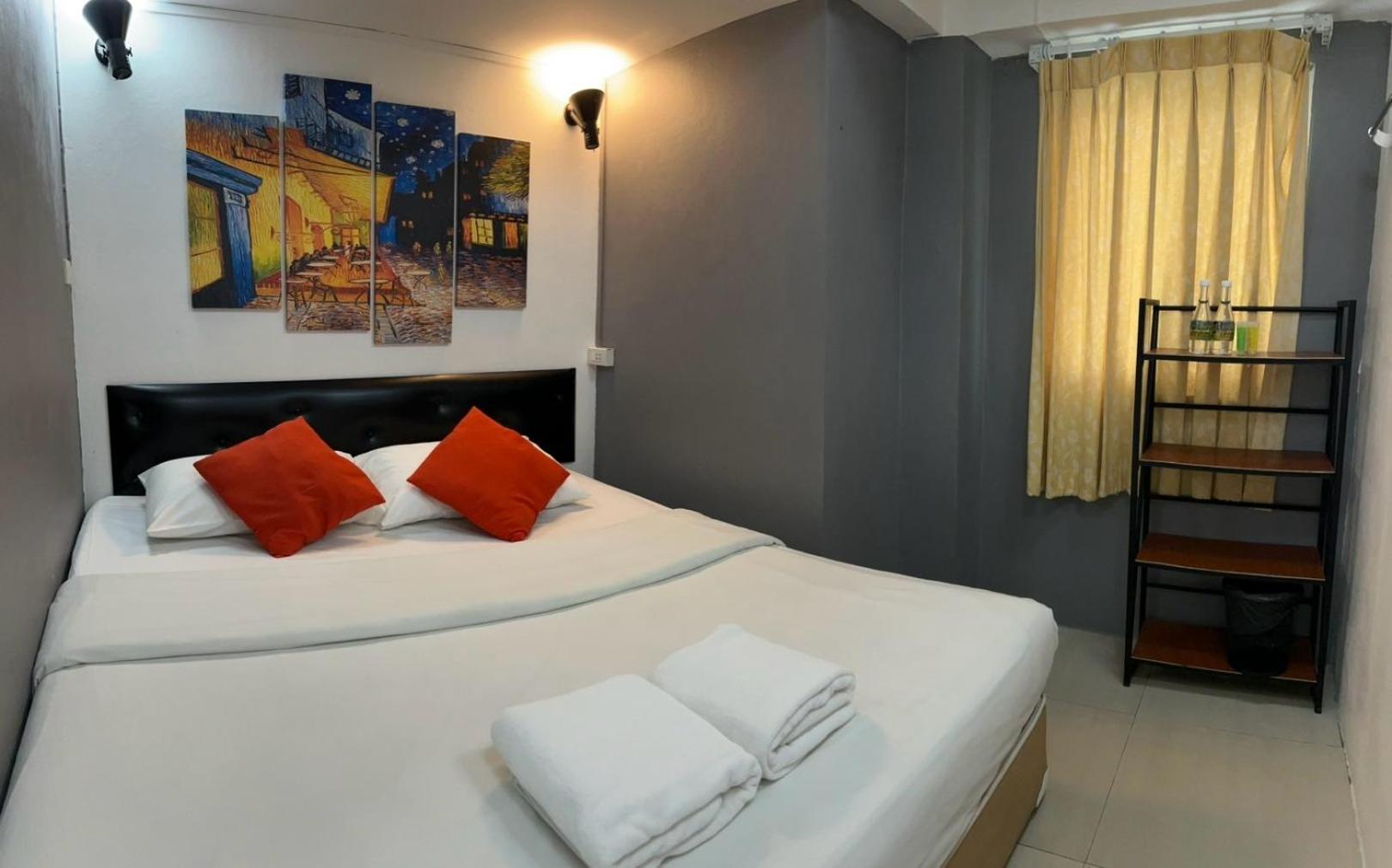 Budget, Double or Twin Bed, No Window
