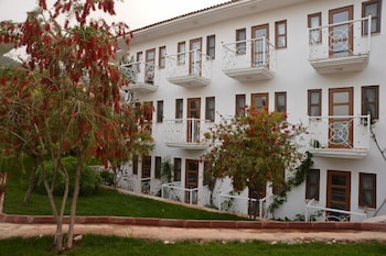 White Hotel 14/18