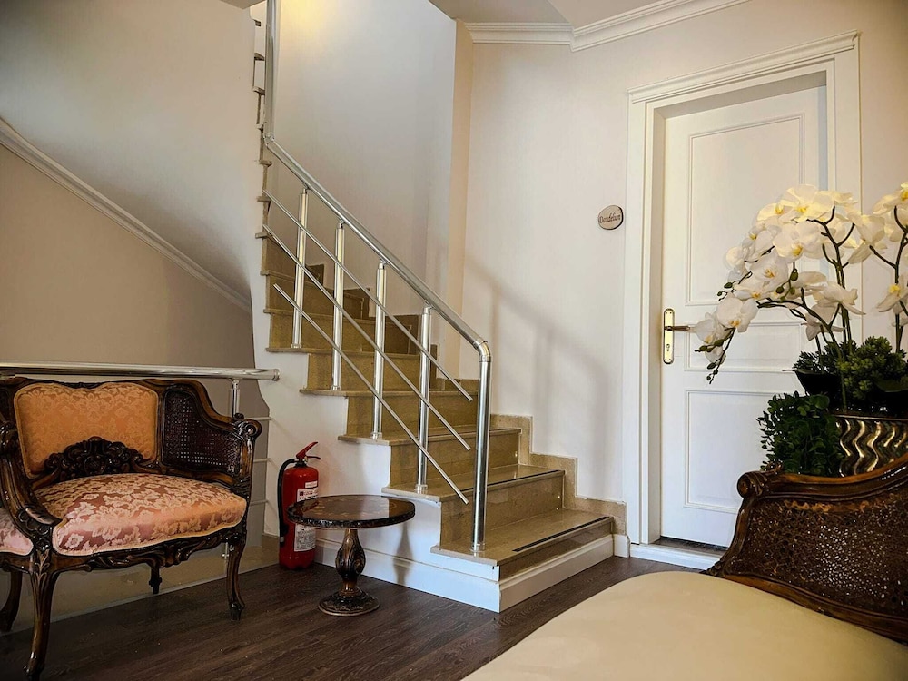 White Palace Otel 40/50