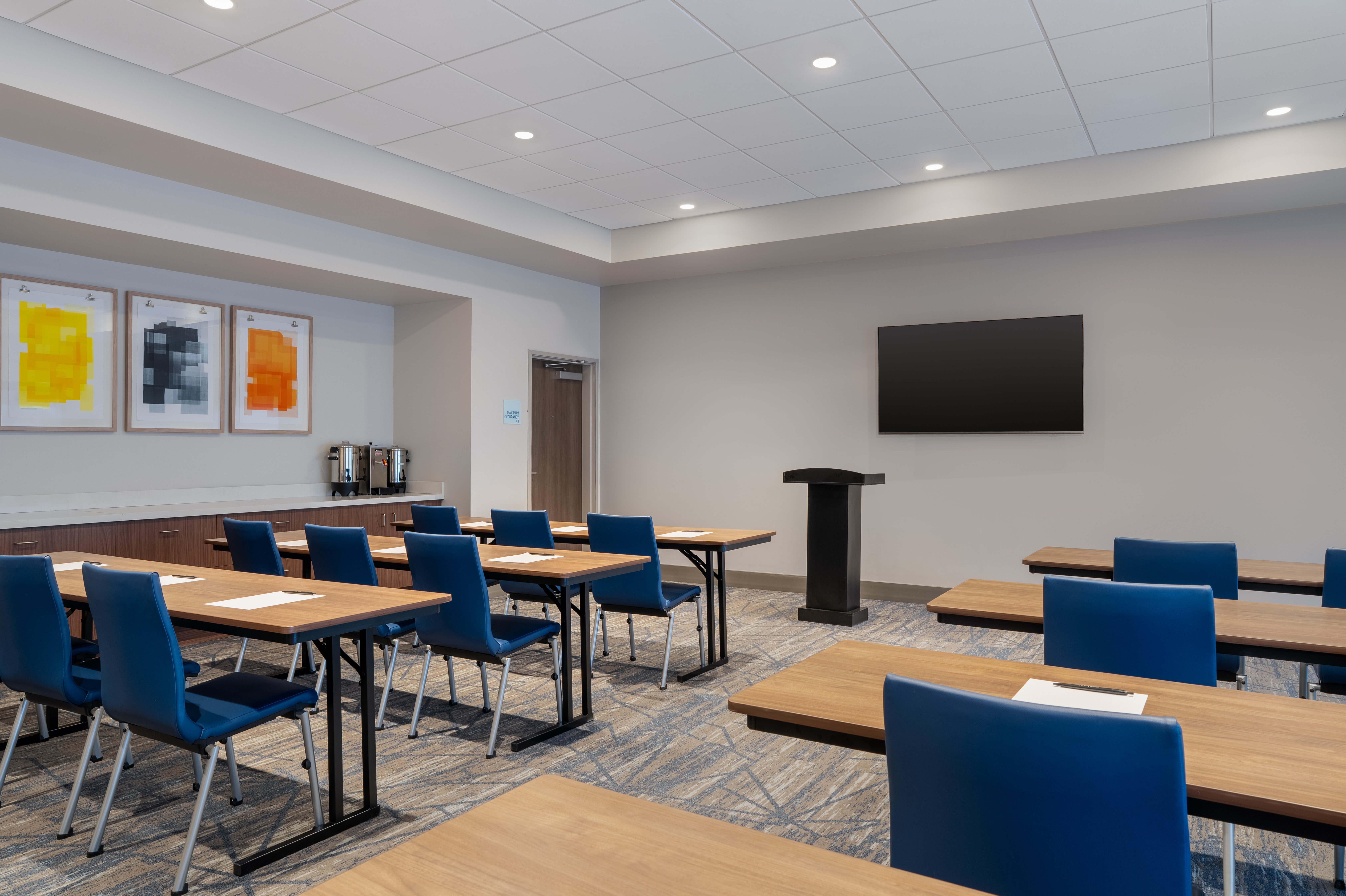 Holiday Inn Express and Suites Linden by IHG 48/55