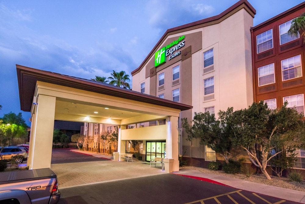 Holiday Inn Express Hotel And Suites Phoenix Airport 4/56
