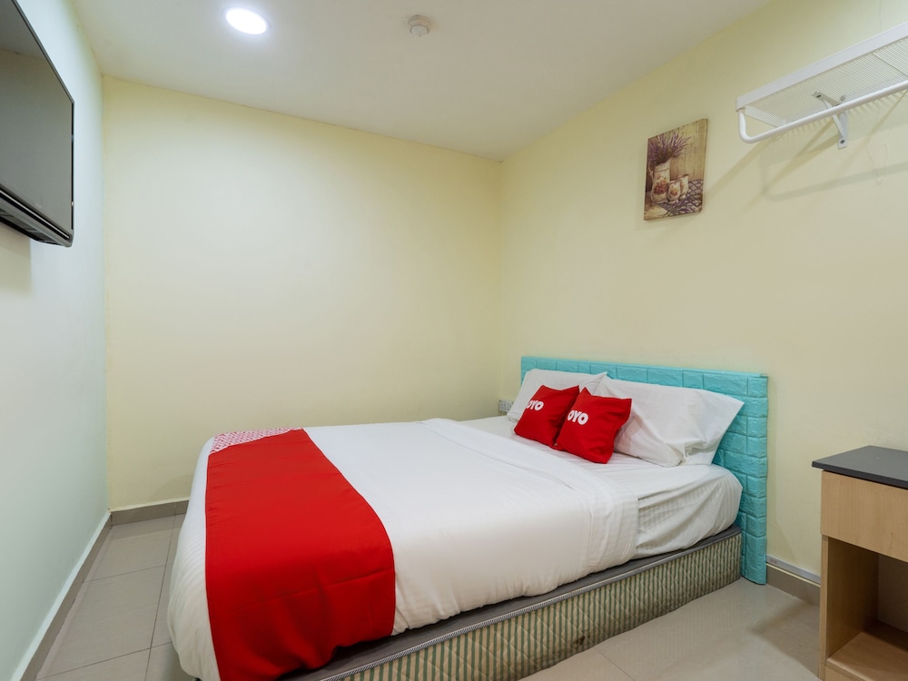 OYO 89717 Budget Star Hotel 16/32