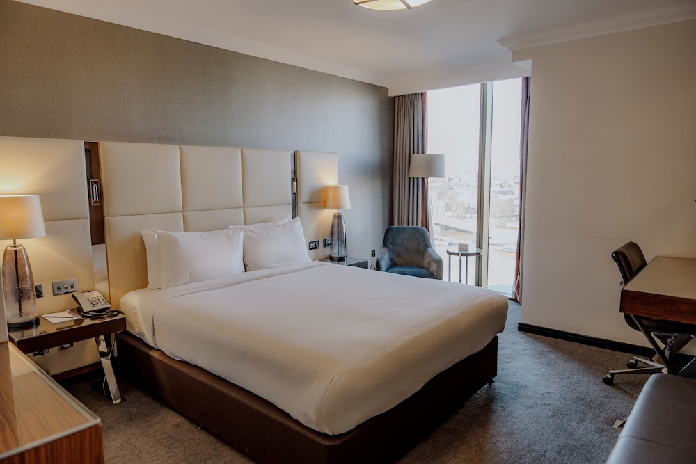 ROOM, KING BED, RIVER VIEW
