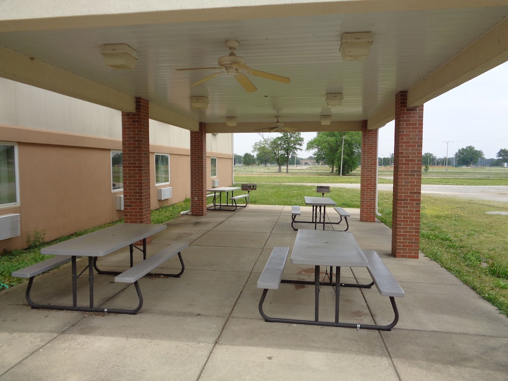 Fairgrounds Inn 32/42