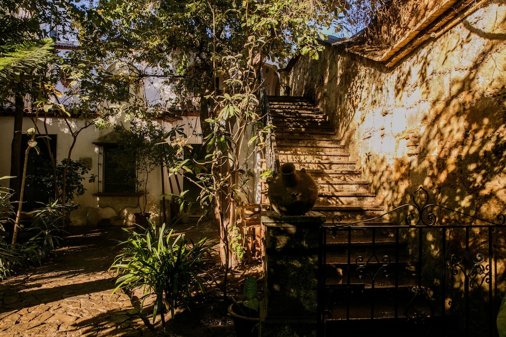 Agrado Guest House 49/56
