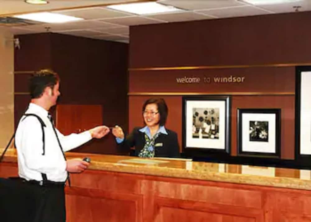 Hampton Inn And Suites By Hilton Windsor 7/44