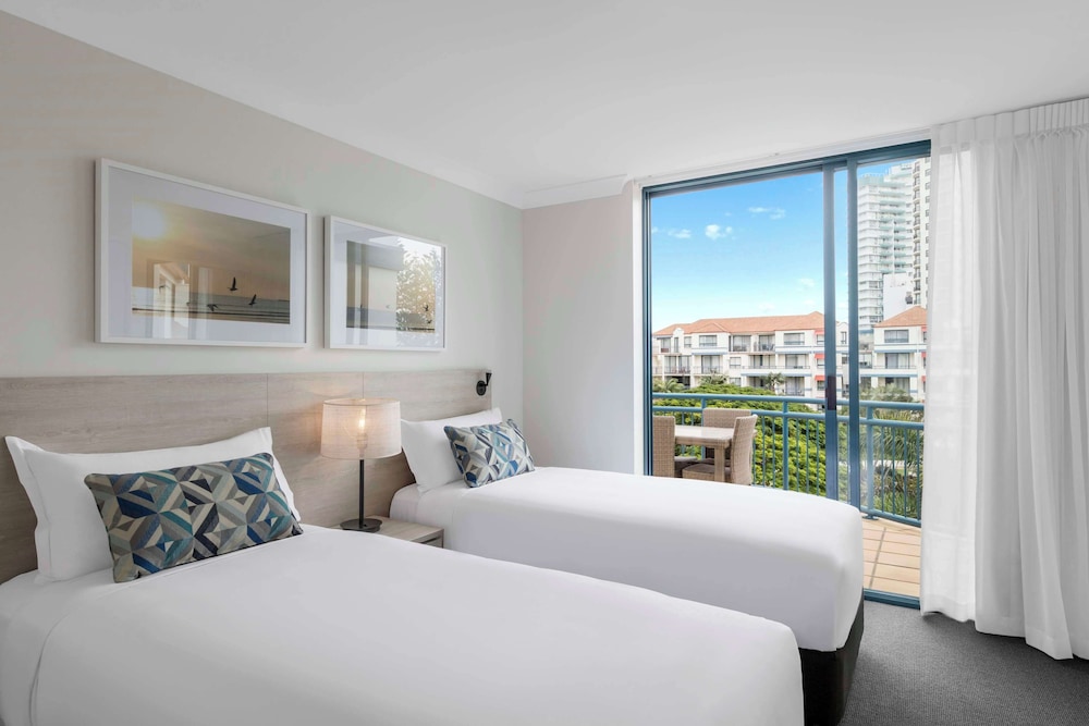 Oaks Gold Coast Calypso Plaza Suites 16/72