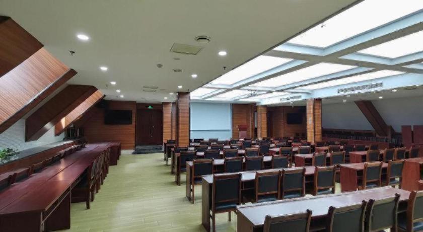 GreenTree Inn Luoyang Train Station Zhuangyuanhong Road Hotel 38/44