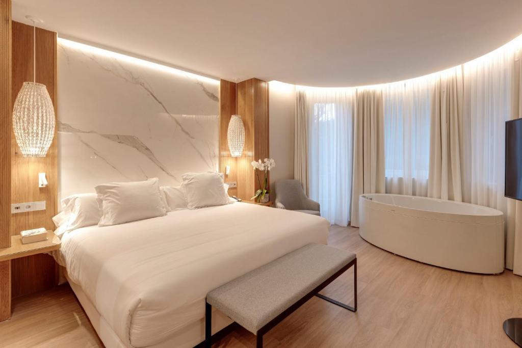 Junior Suite, King Bed, Sauna, Terrace, Hot Tub