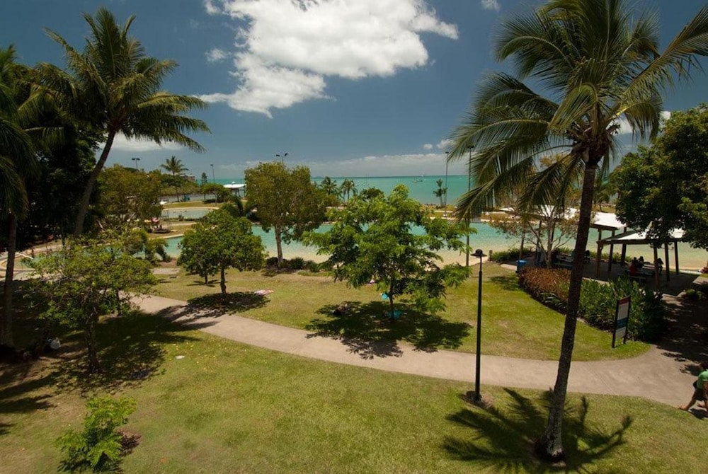 WHITSUNDAY ON THE BEACH 28/31