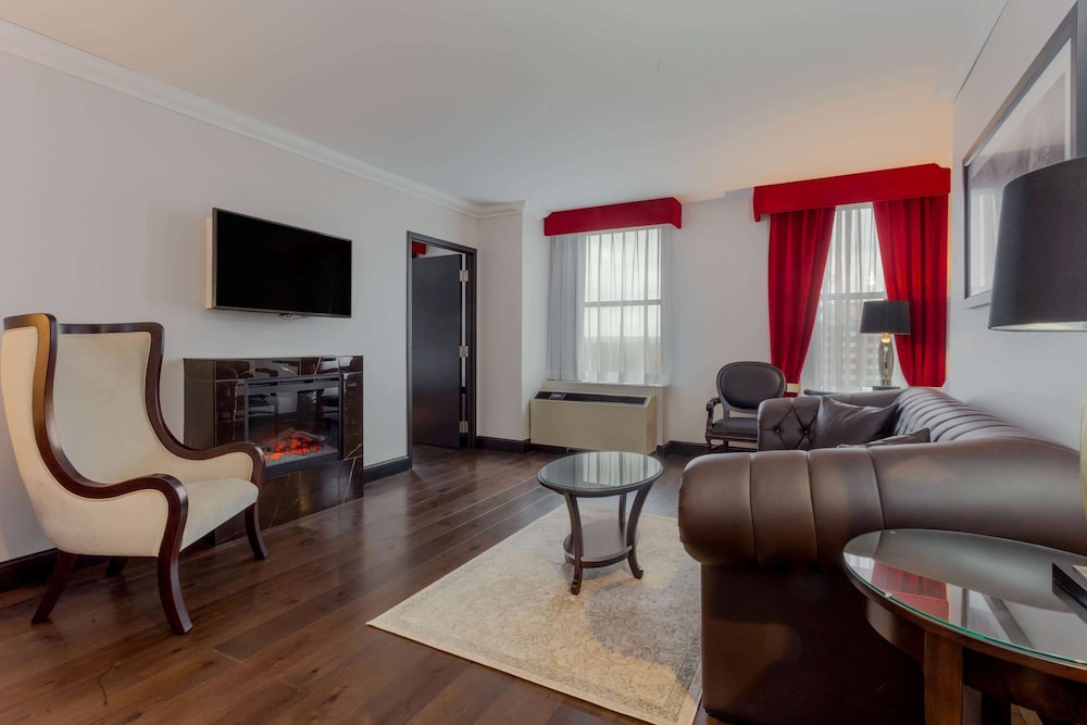 Hotel Retlaw, Trademark Collection by Wyndham 33/42
