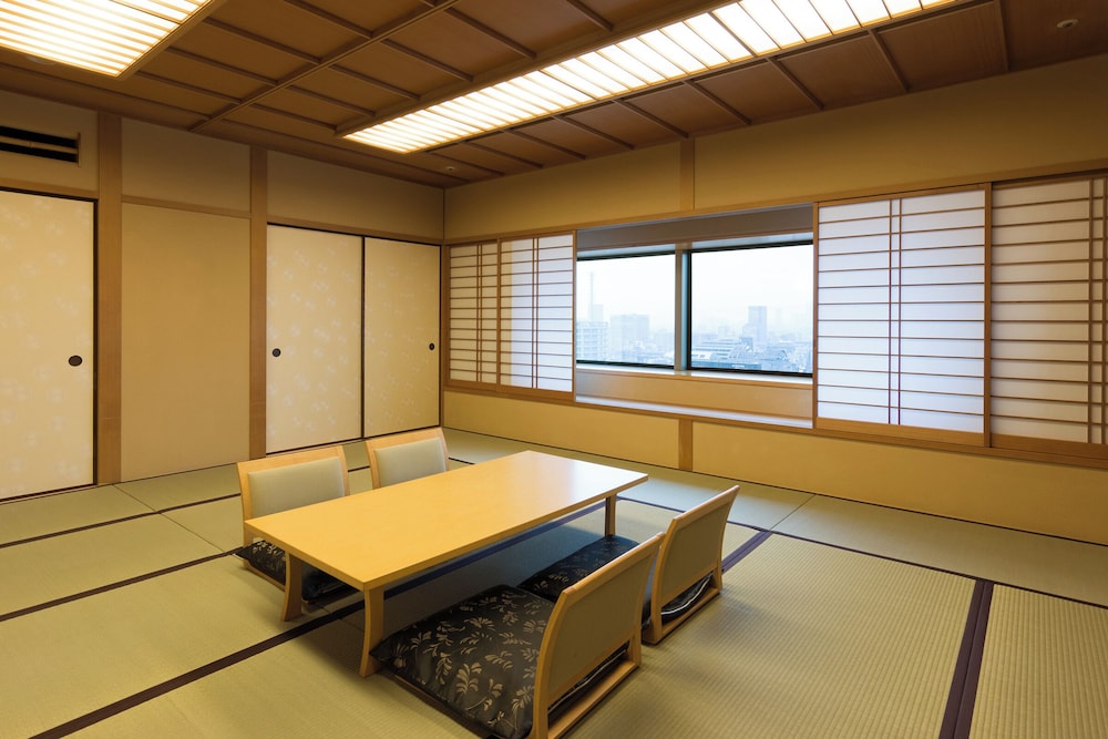 Toshi Center Hotel 38/65