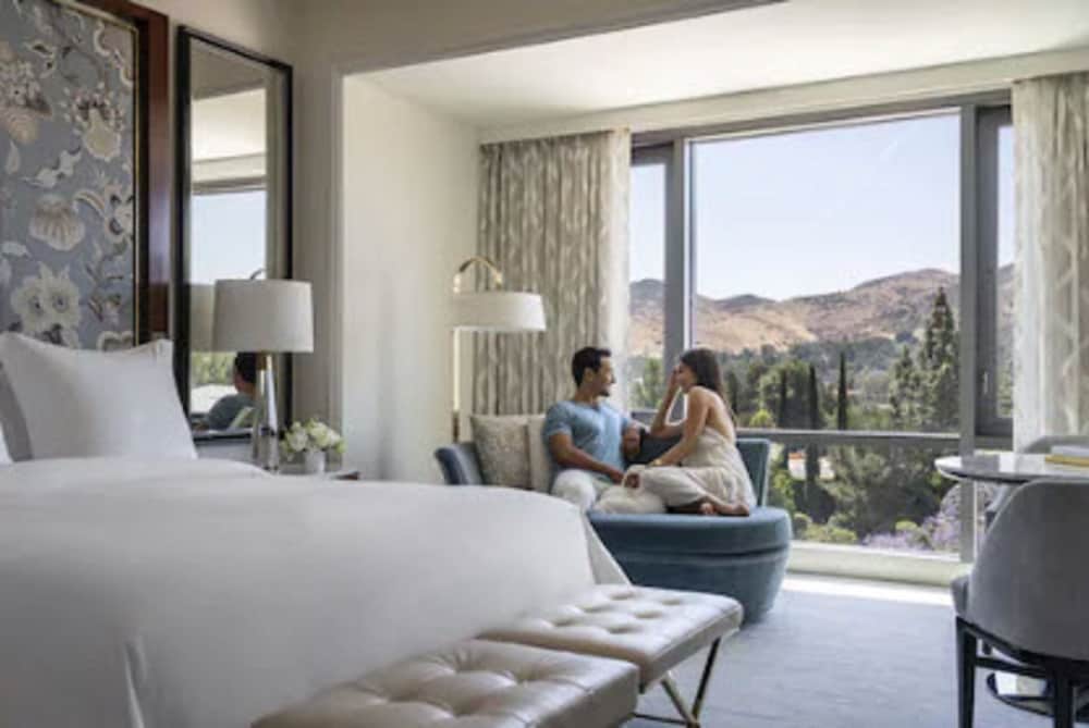 Four Seasons Hotel Westlake Village 10/72
