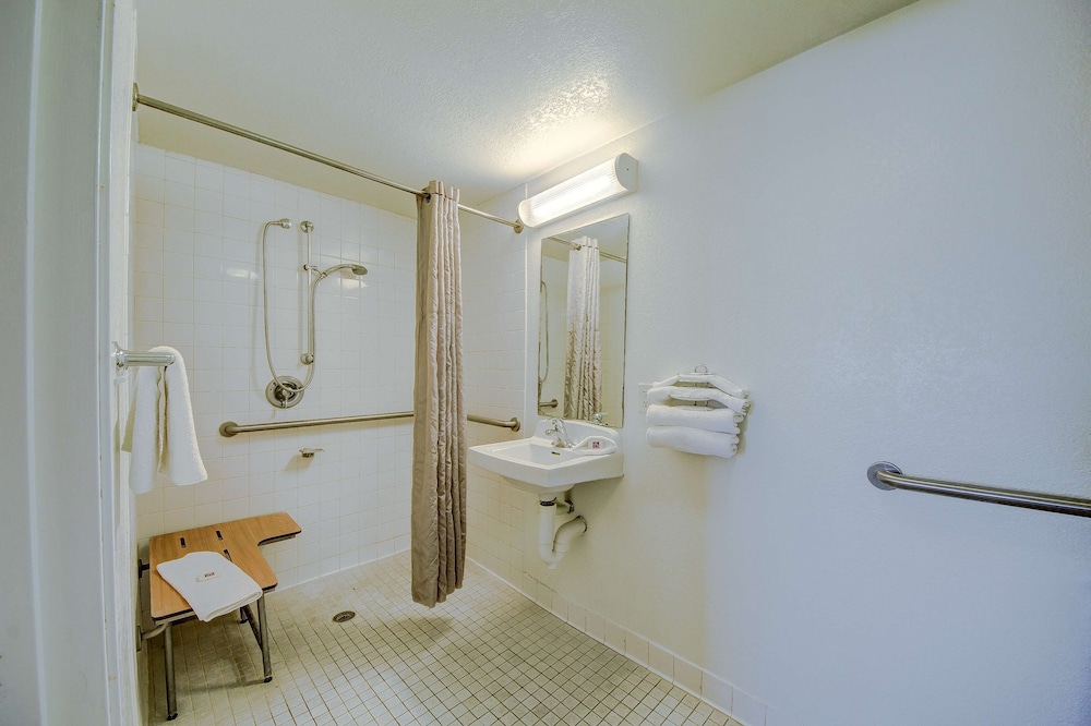 Motel6 San Antonio, TX - Fort Sam Houston 61/61