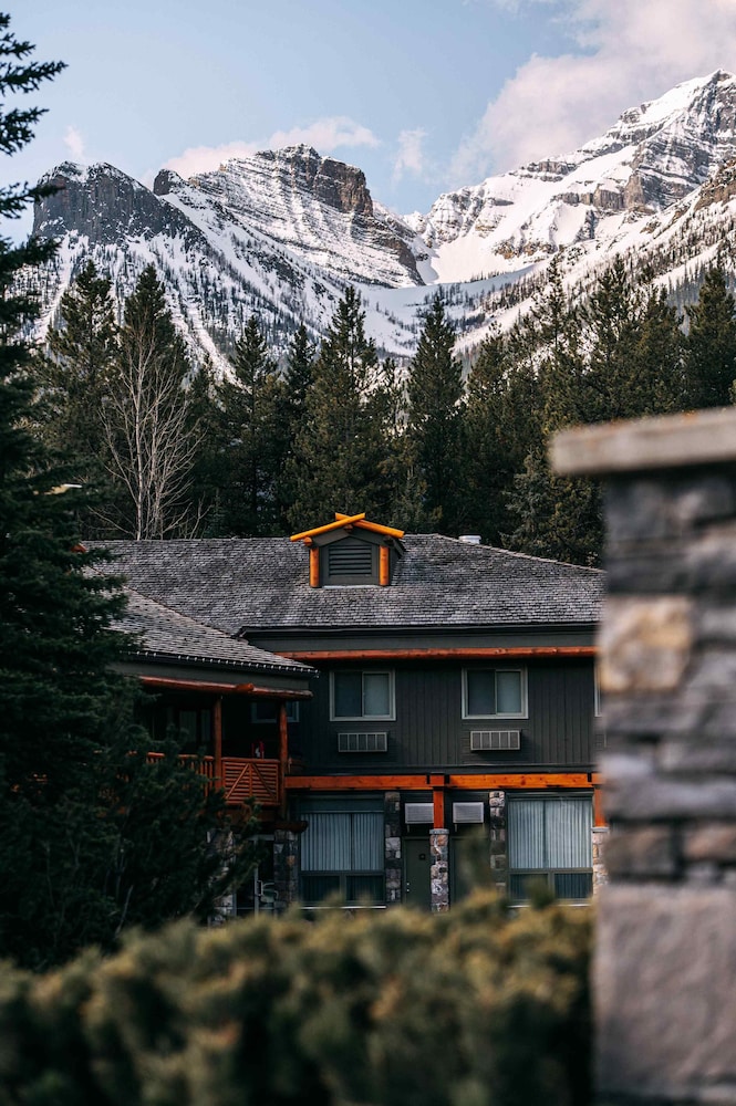 Mountaineer Lodge 64/67