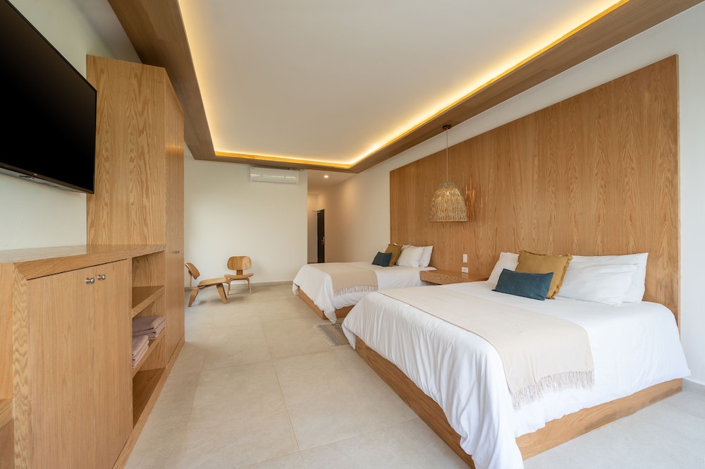 STANDARD, 2 QUEEN BEDS