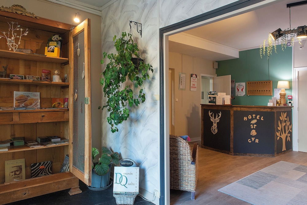 HOTEL LE SAINT CYR 4/41