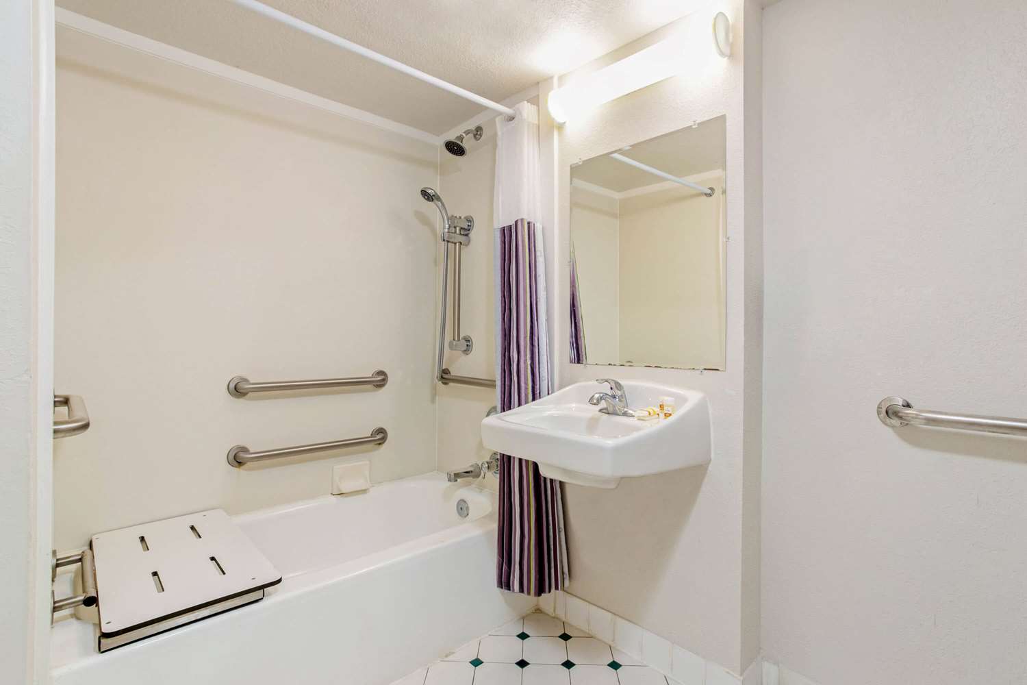 La Quinta Inn by Wyndham Tampa Bay Pinellas Park Clearwater 55/56