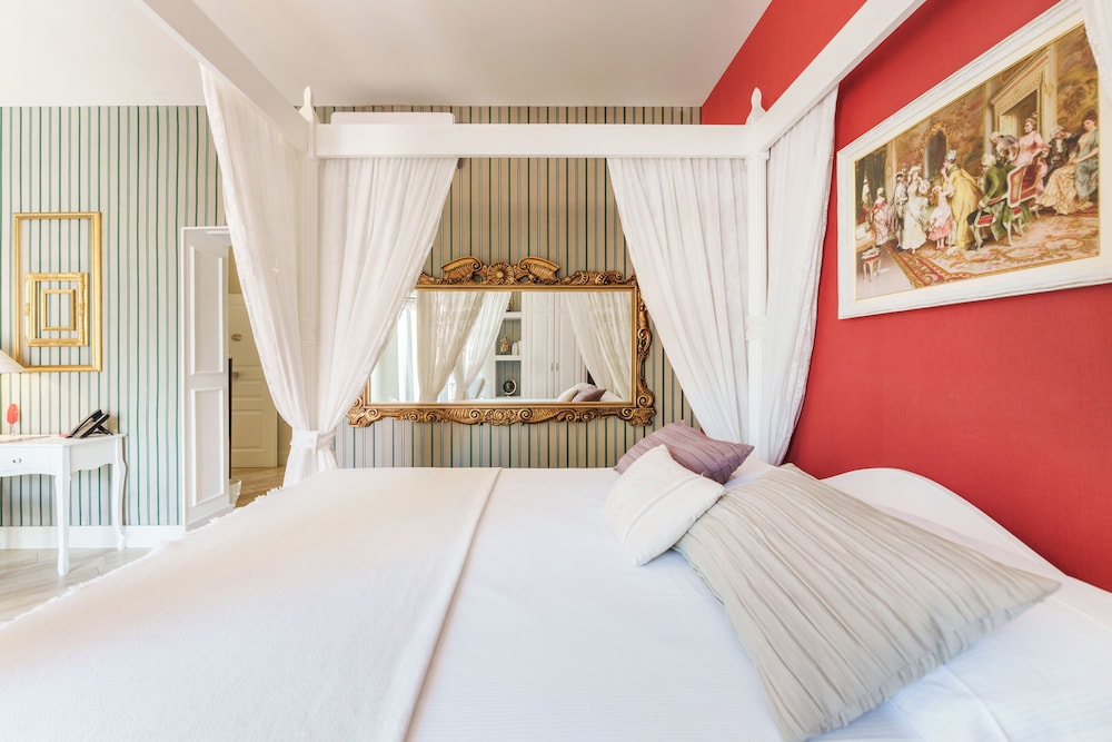 TOWER, LUXURY, SUITE, QUEEN BED, CITY VIEW
